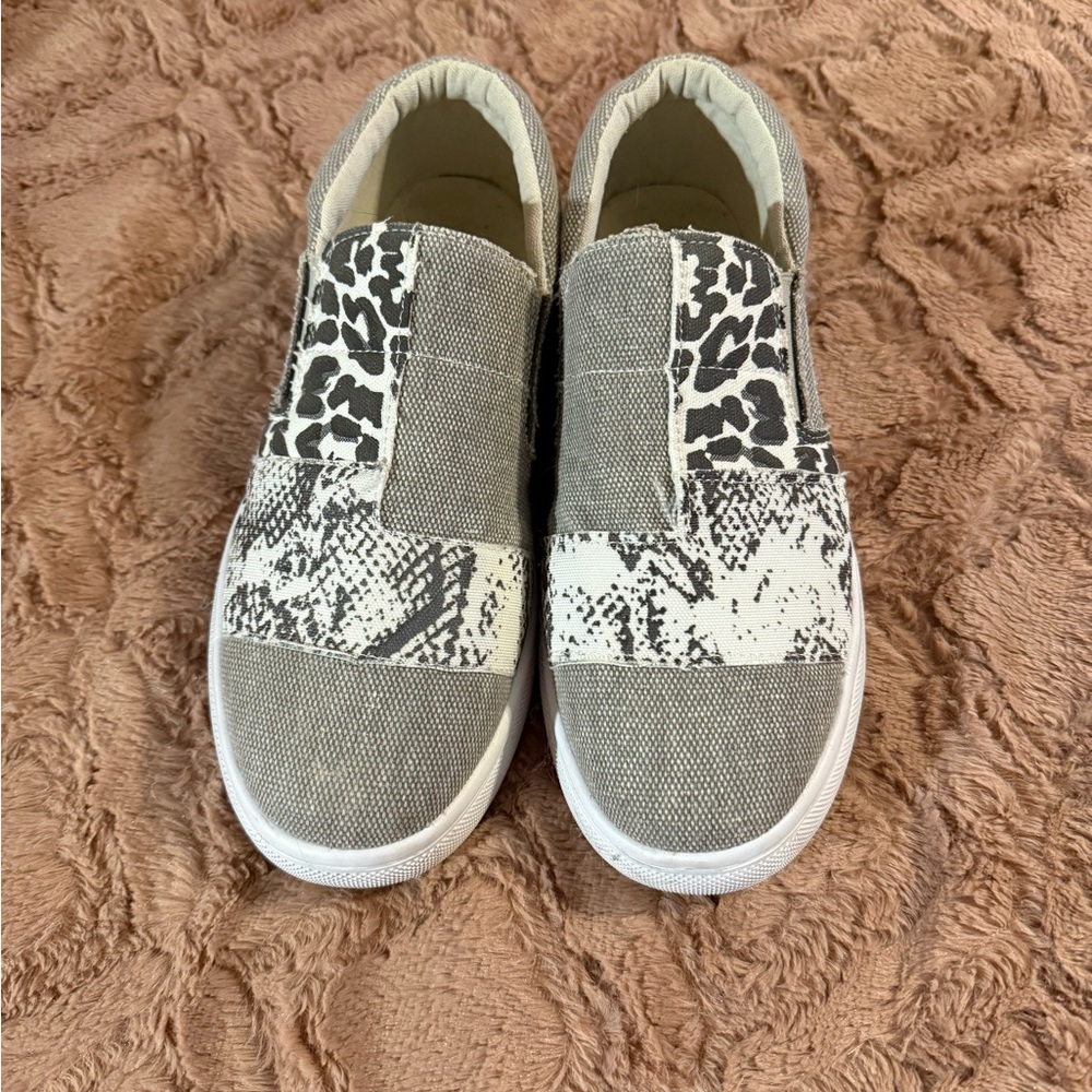 JOLIMALL sneakers size 9 ￼ dark green, gray, and white patterned